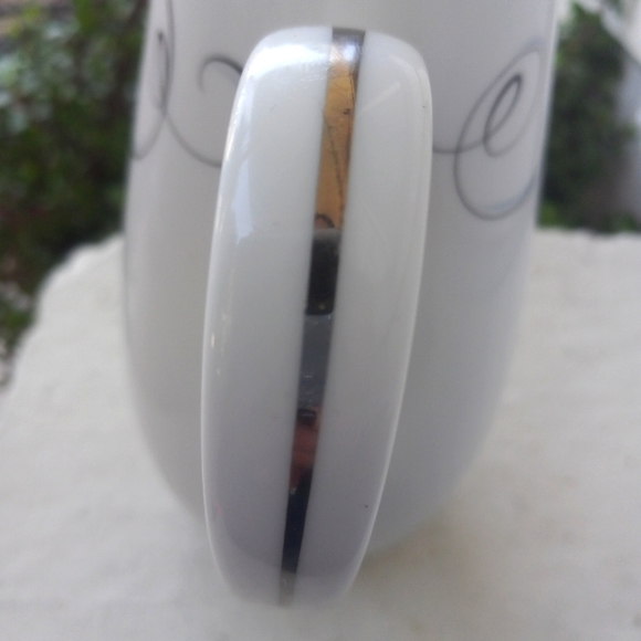 White Teapot - Picture 5 of 6